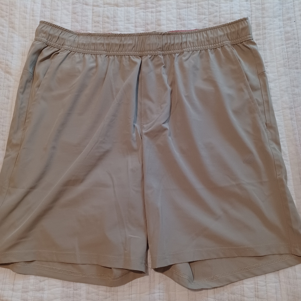 Eddie Bauer Motion quick dry shorts. Men's size L